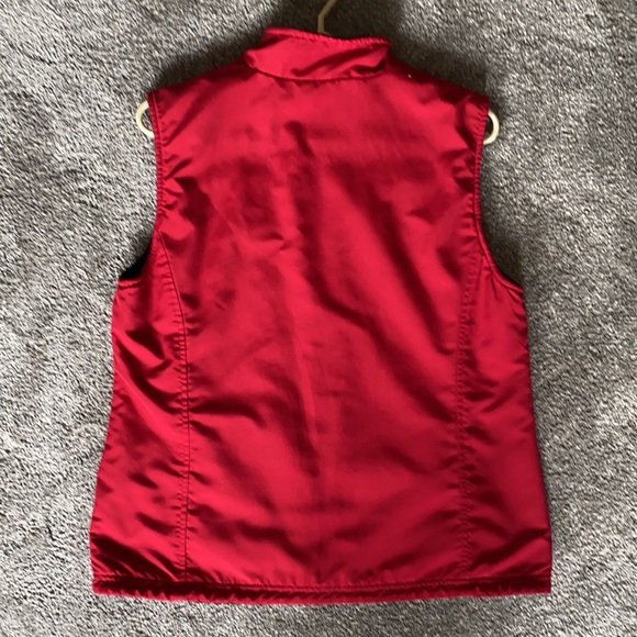 Red vest - Picture 2 of 2